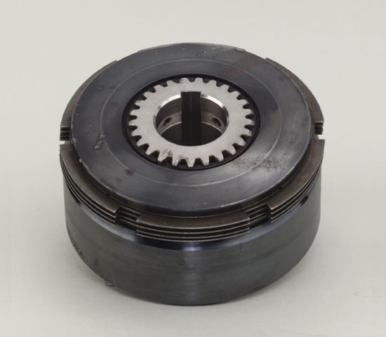 23083300